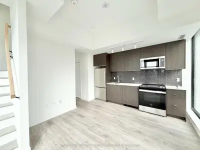 Condo Apartment in Whitby