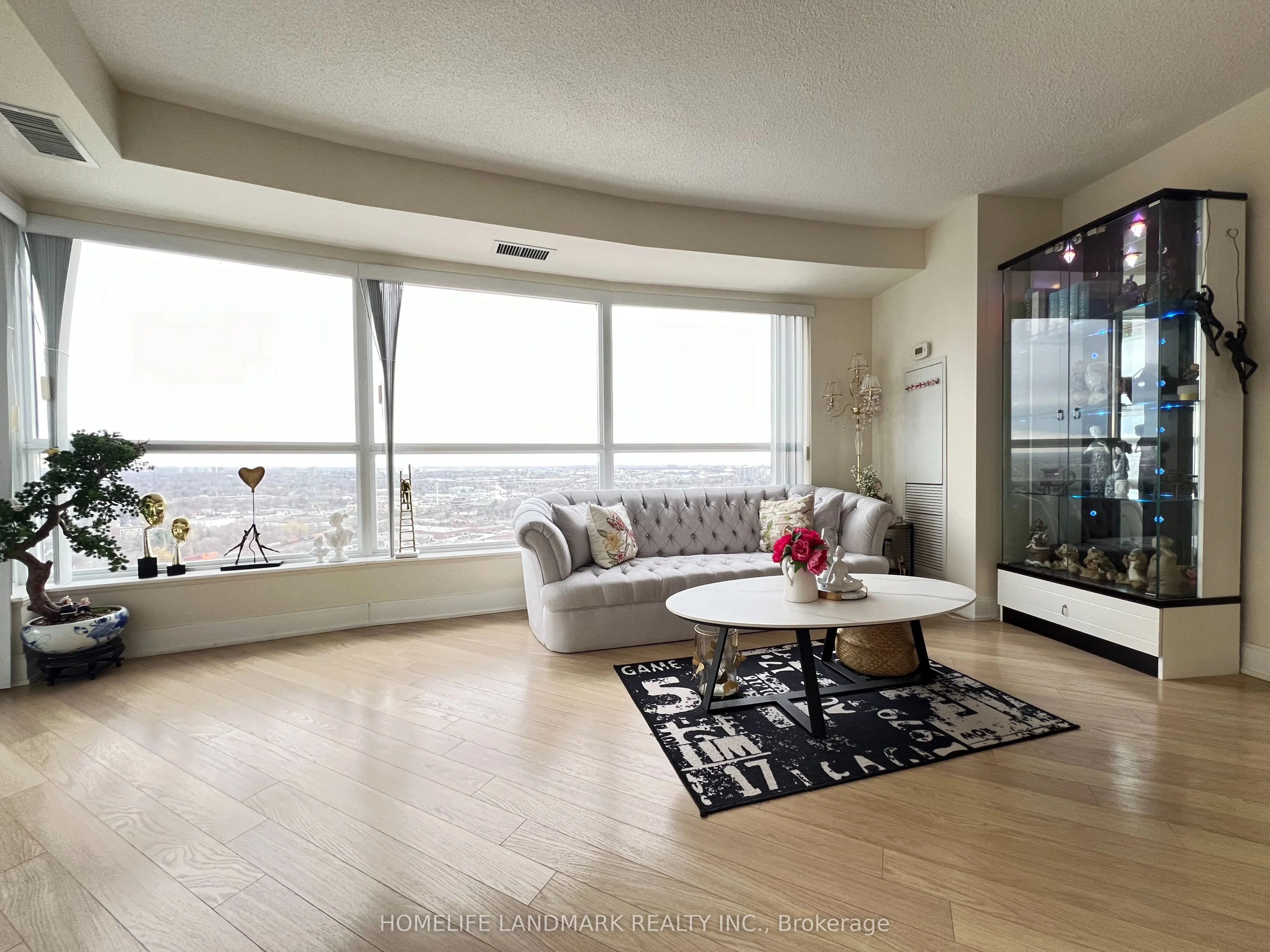 135 Village Green Square 2624, Toronto E07, On M1s 0g4