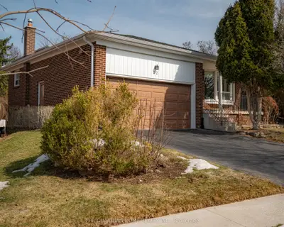 22 Hoseyhill Crescent, Toronto E07, On M1s 2x4