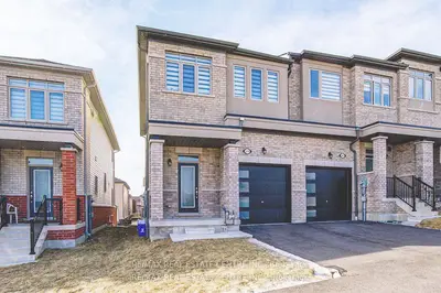 Att/Row/Townhouse in Oshawa
