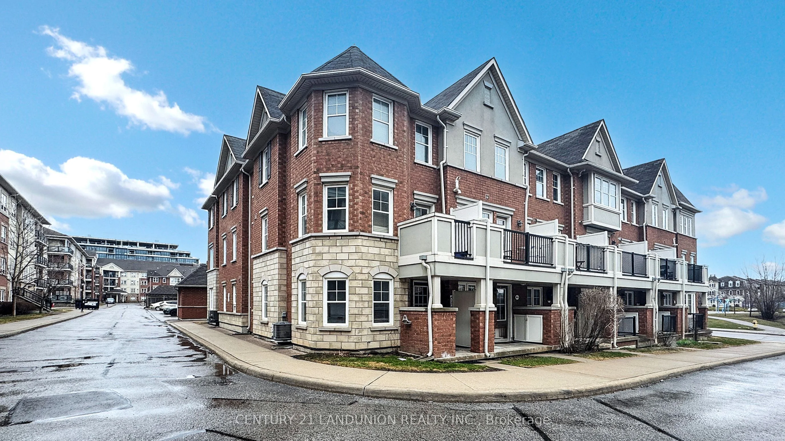 Condo Townhouse in Toronto