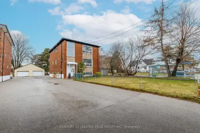 Triplex in Toronto