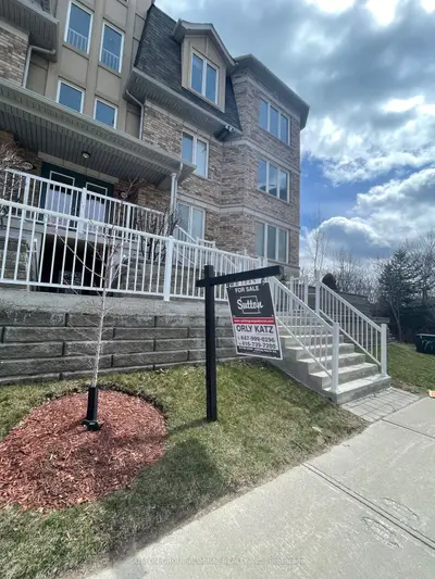 Condo Townhouse in Toronto