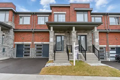 Att/Row/Townhouse in Oshawa
