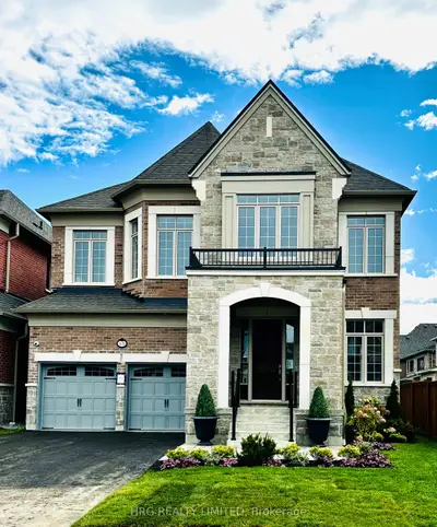 Detached in Whitby