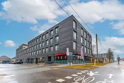 Condo Apartment in Oshawa