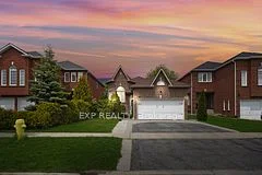 Detached in Whitby