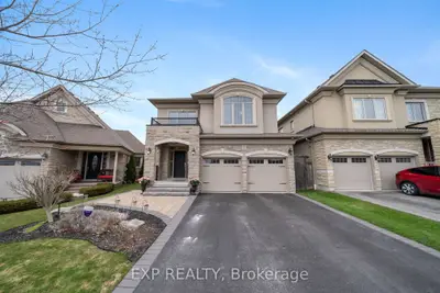 Detached in Whitby