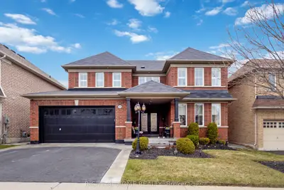 Detached in Oshawa