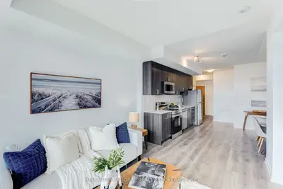 Condo Apartment in Pickering
