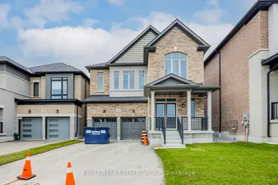 Detached in Whitby
