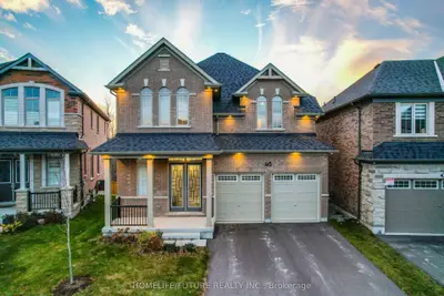 Detached in Whitby