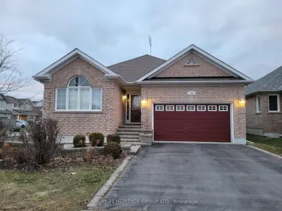 Detached in Oshawa