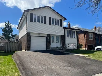 Detached in Whitby