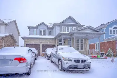 Detached in Whitby