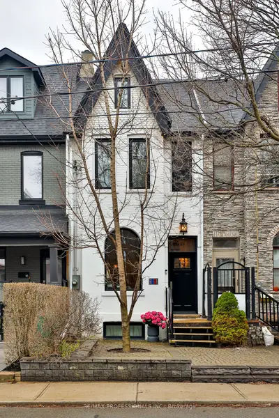Att/Row/Townhouse in Toronto