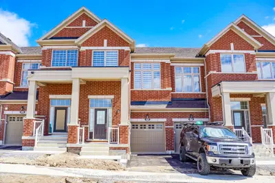 Att/Row/Townhouse in Pickering