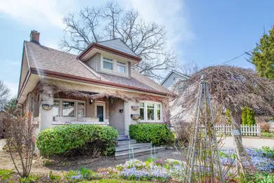 Detached in Whitby