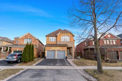 Detached in Whitby