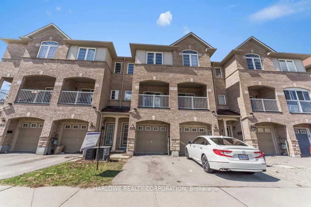 Att/Row/Townhouse in Ajax