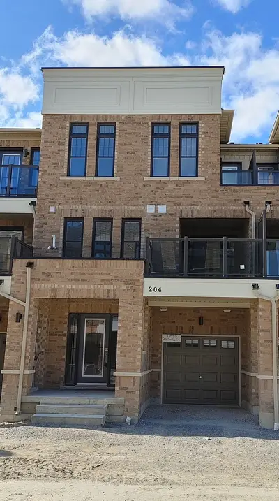 Att/Row/Townhouse in Clarington