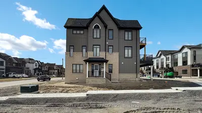Att/Row/Townhouse in Oshawa