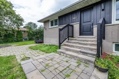 Detached in Whitby