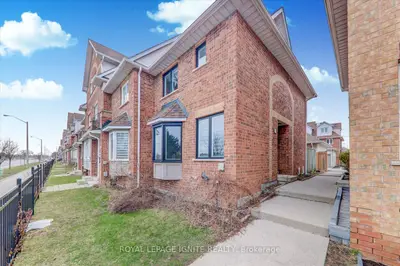 Condo Townhouse in Toronto