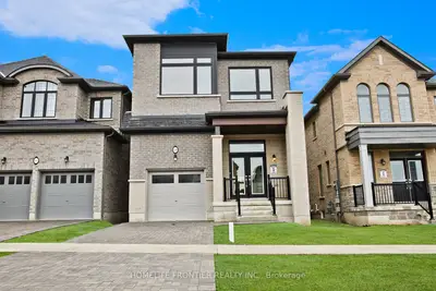 Detached in Oshawa
