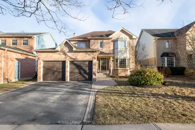 Detached in Whitby