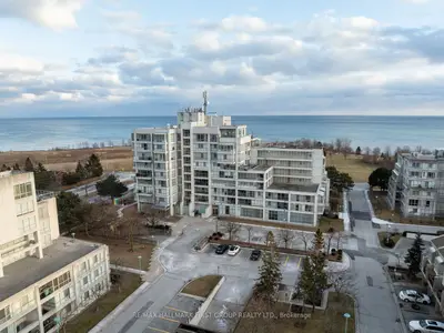 Condo Apartment in Ajax
