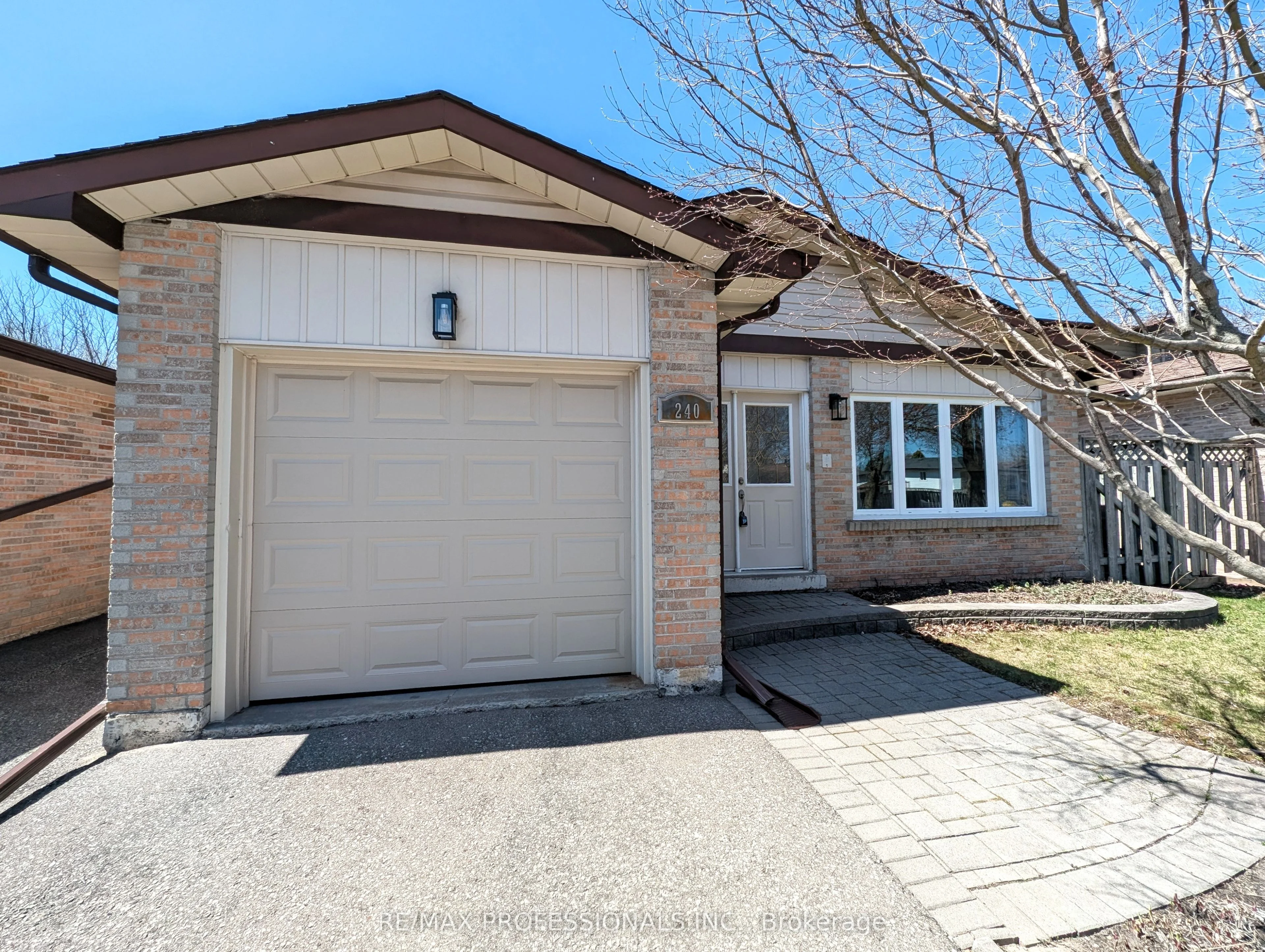 240 Limerick Street, Oshawa, ON L1J 6K9