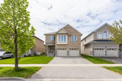 Detached in Whitby