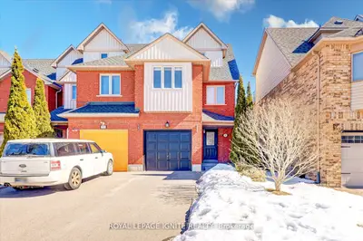 Att/Row/Townhouse in Pickering