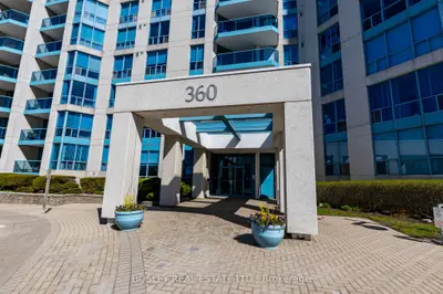 Condo Apartment in Whitby