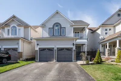 Detached in Whitby