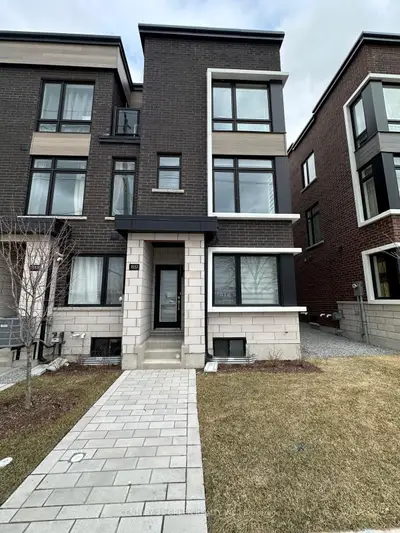 Att/Row/Townhouse in Toronto