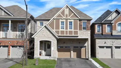 Detached in Whitby