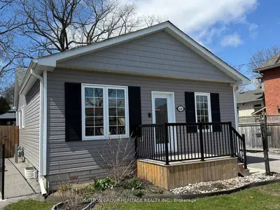 Detached in Whitby