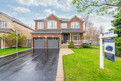 Detached in Whitby