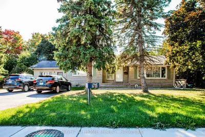 Detached in Whitby