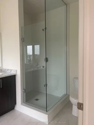 Att/Row/Townhouse in Pickering