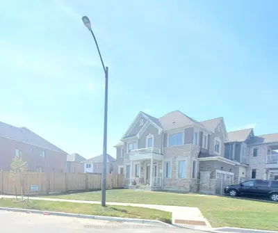 Detached in Whitby