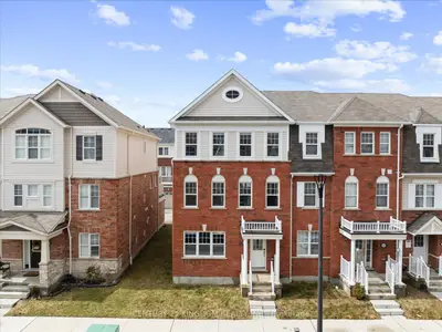 Att/Row/Townhouse in Pickering