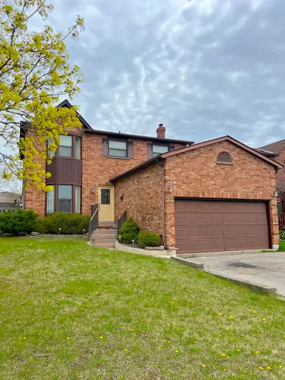 Detached in Oshawa