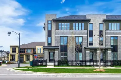 Condo Townhouse in Whitby