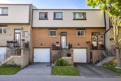 Condo Townhouse in Pickering