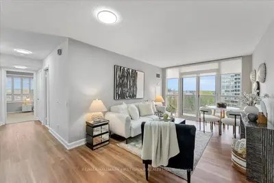 Condo Apartment in Pickering