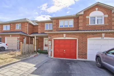 Att/Row/Townhouse in Ajax