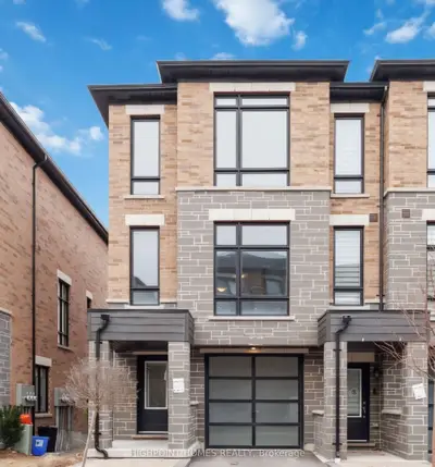 Att/Row/Townhouse in Oshawa